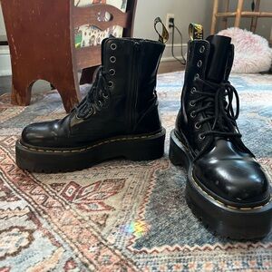 Women’s size 7 Jadon Platforms